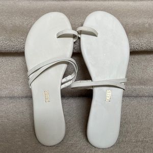 new tkees leather sandals / flip flops